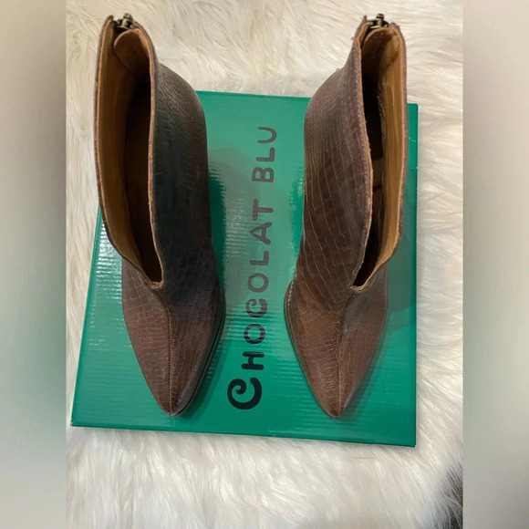CHOCOLAT BLU Brenna Bootie In Brown Crocodile
Leather Size 36 US size 6 NWB - Picture 11 of 15